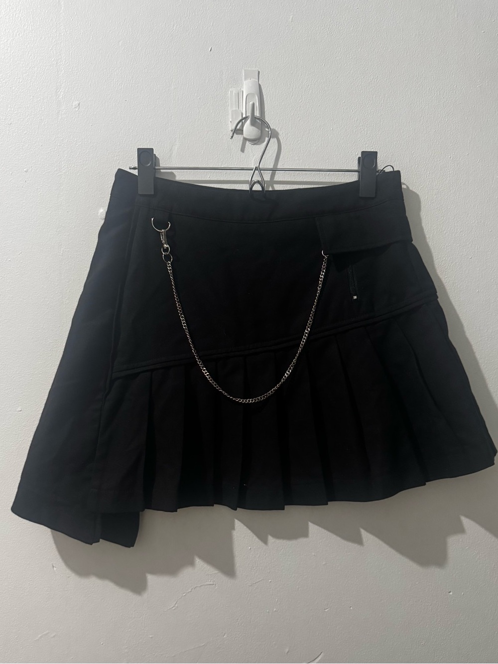 Danielle Guizio Black Mini Asymmetrical pleat skirt with chain size Large